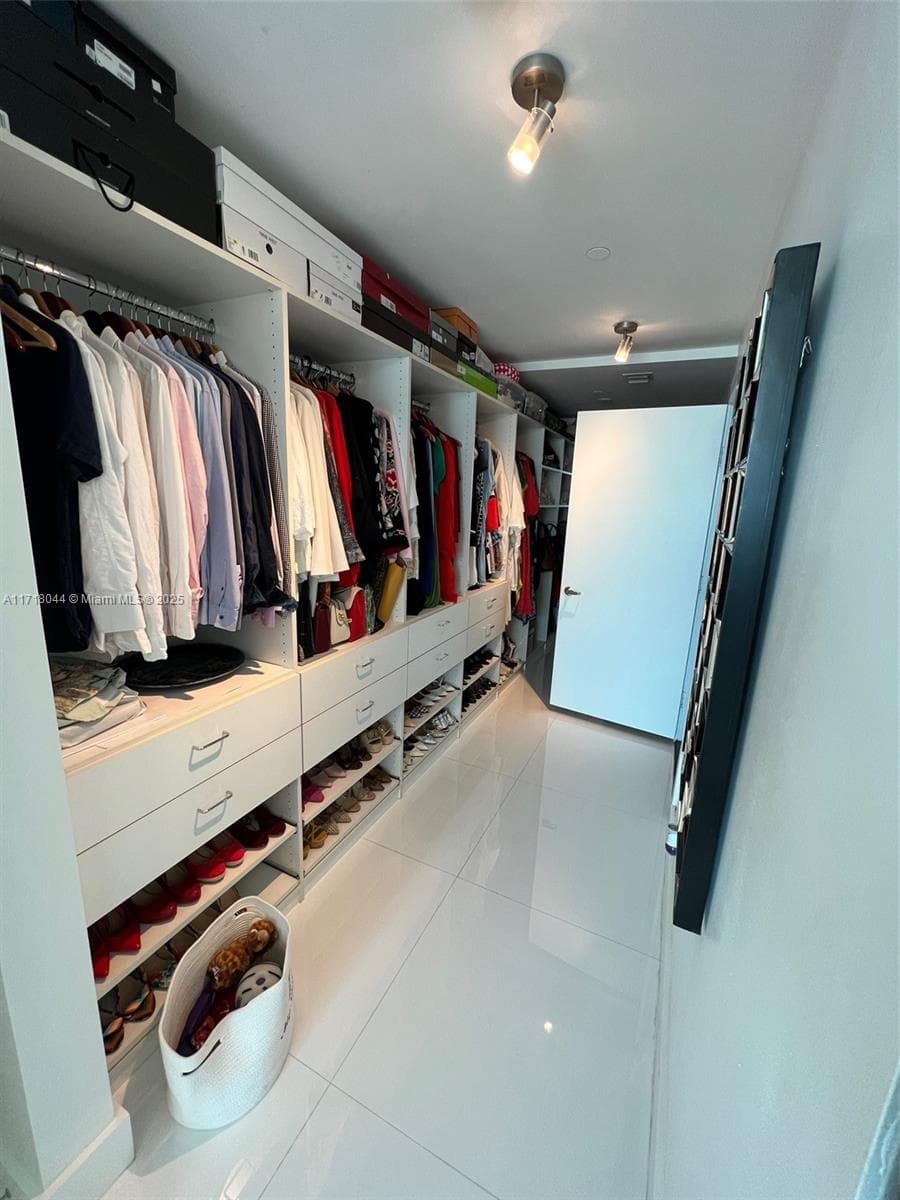 900 Biscayne Bay Unit 2008 condo rented at 900 Biscayne Blvd # 2008, Miami FL 33132